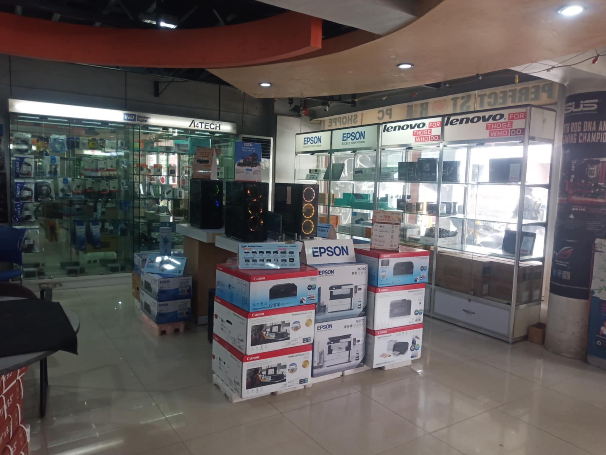 Perfect Star PC Shoppe - Main Branch Inside look